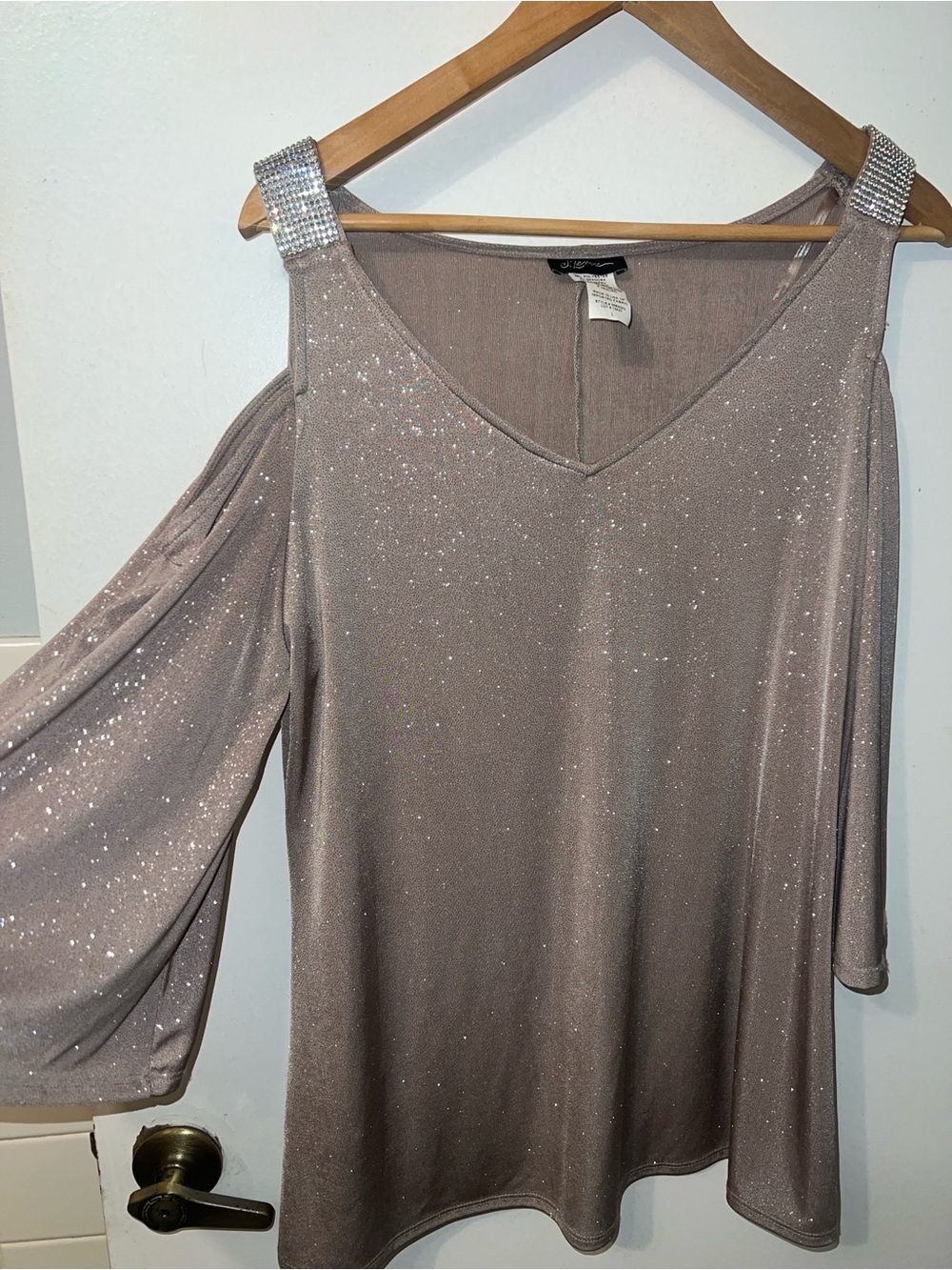 Sparkle Cold-Shoulder V-Neck Women's Top - Blush S. Levine Sz Large EUC - Picture 11 of 11